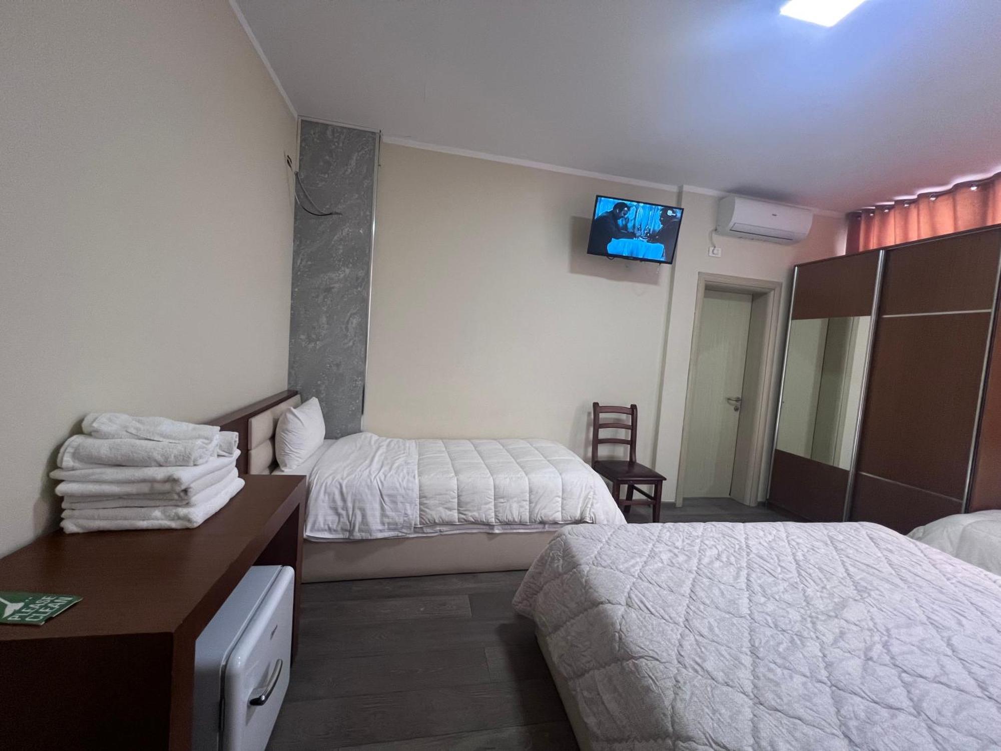 Bobi Hotel Shkoder Luaran gambar